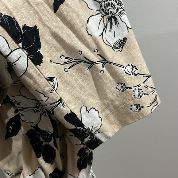 Dotti Black & Beige Floral Jumpsuit adjustable straps and zipper closure - Picture 9 of 9